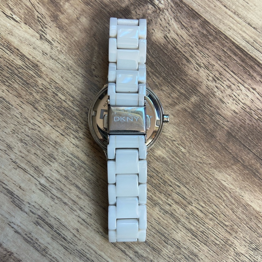 DKNY Vintage Watch w/ 36 Diamonds 💎 - Picture 5 of 8